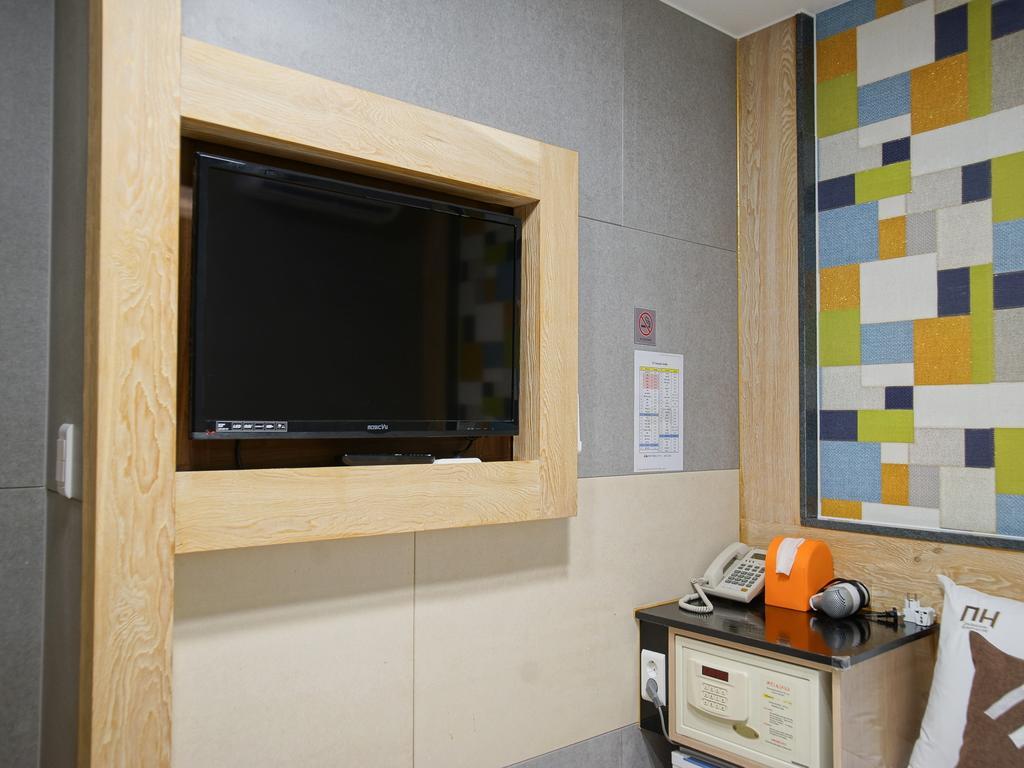 D.H Sinchon Guesthouse Seul Zewnętrze zdjęcie