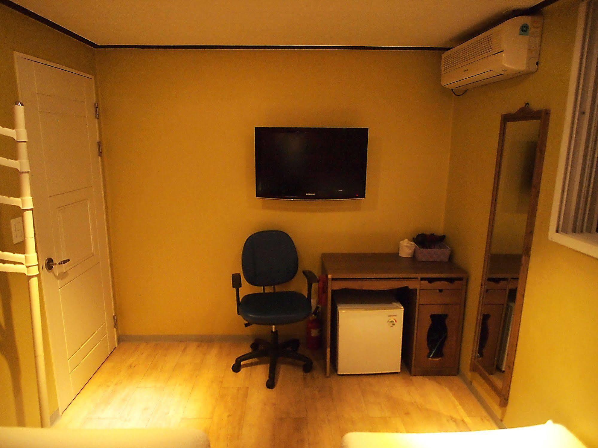D.H Sinchon Guesthouse Seul Zewnętrze zdjęcie
