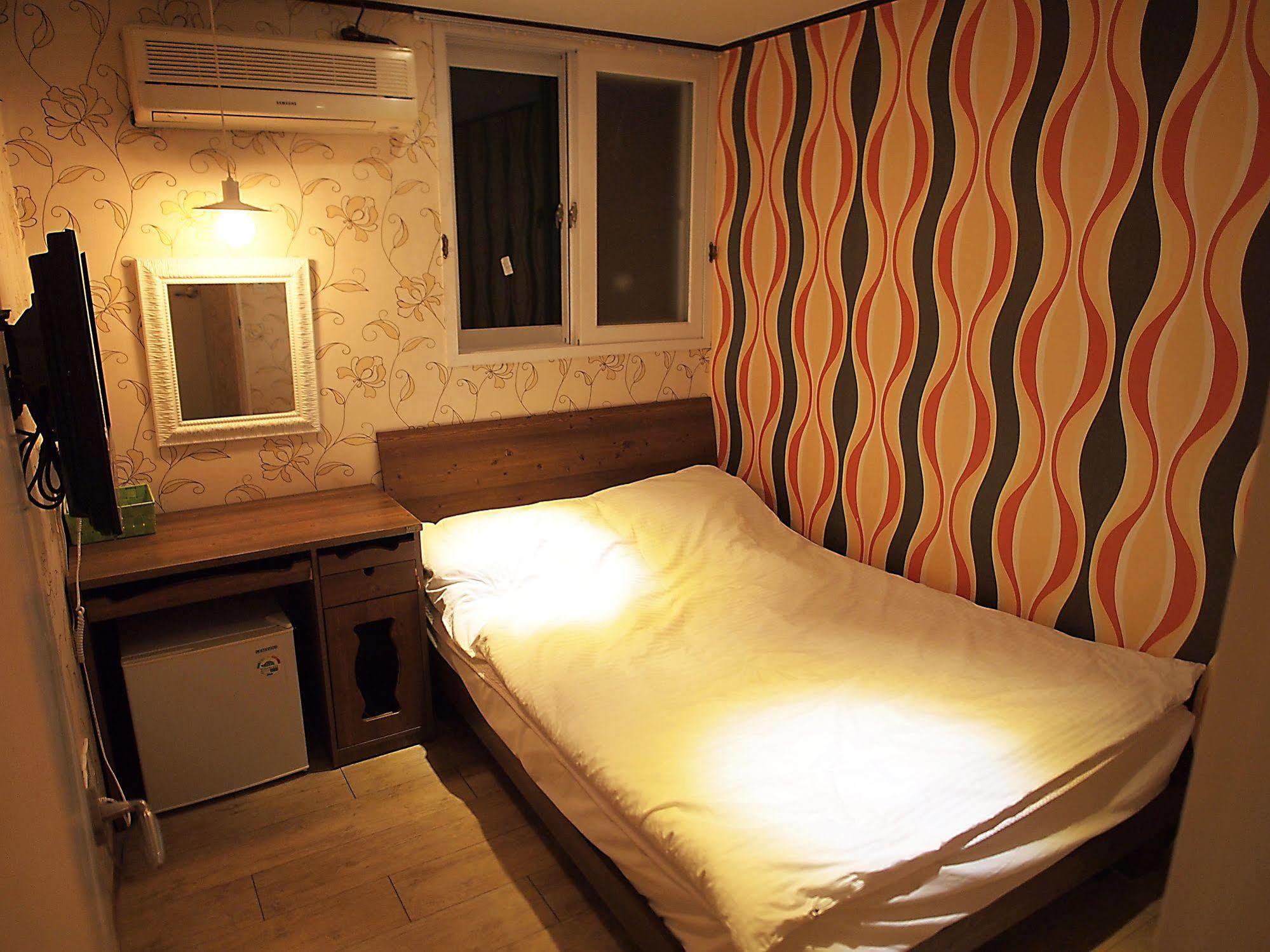 D.H Sinchon Guesthouse Seul Zewnętrze zdjęcie