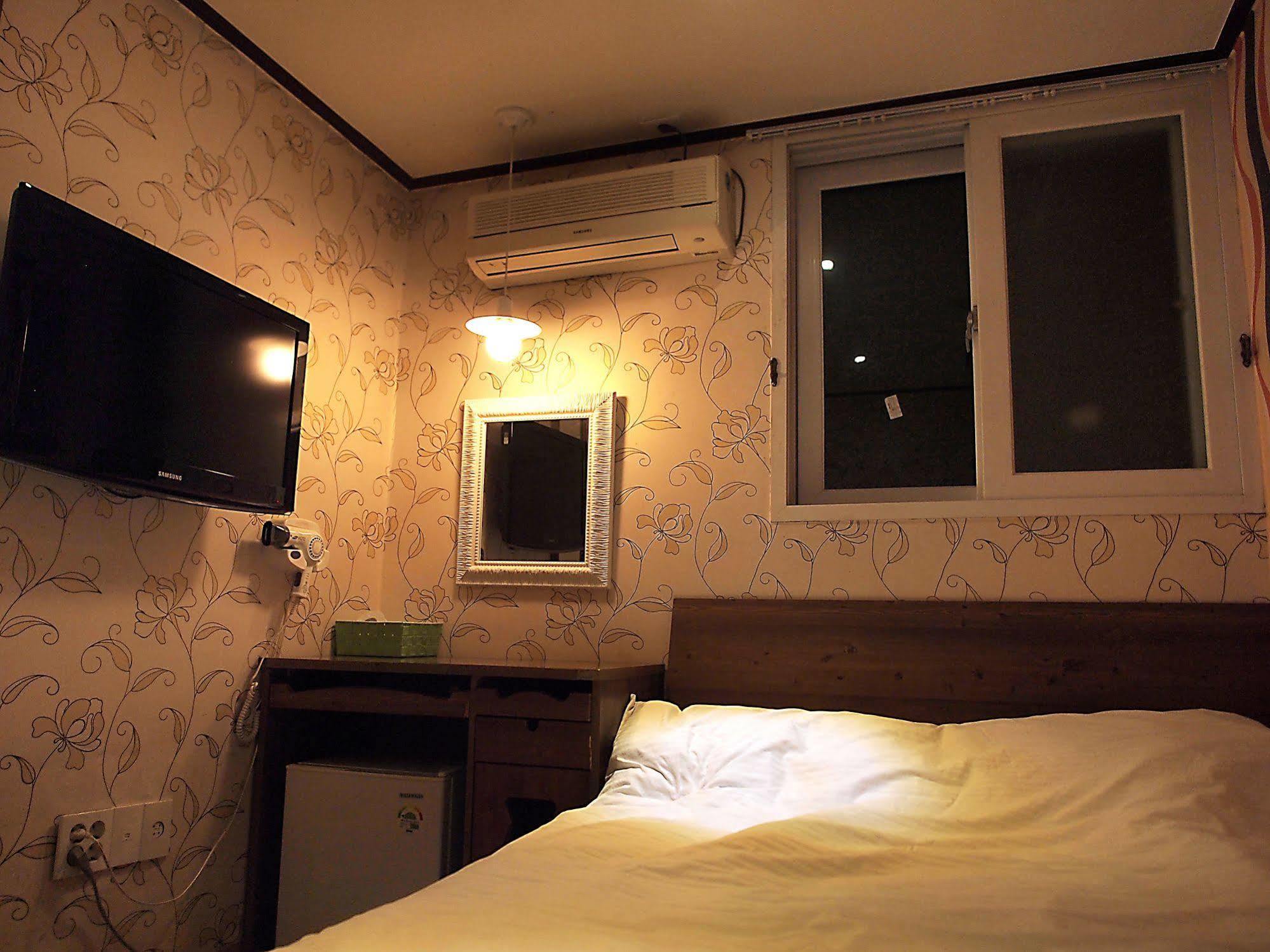 D.H Sinchon Guesthouse Seul Zewnętrze zdjęcie