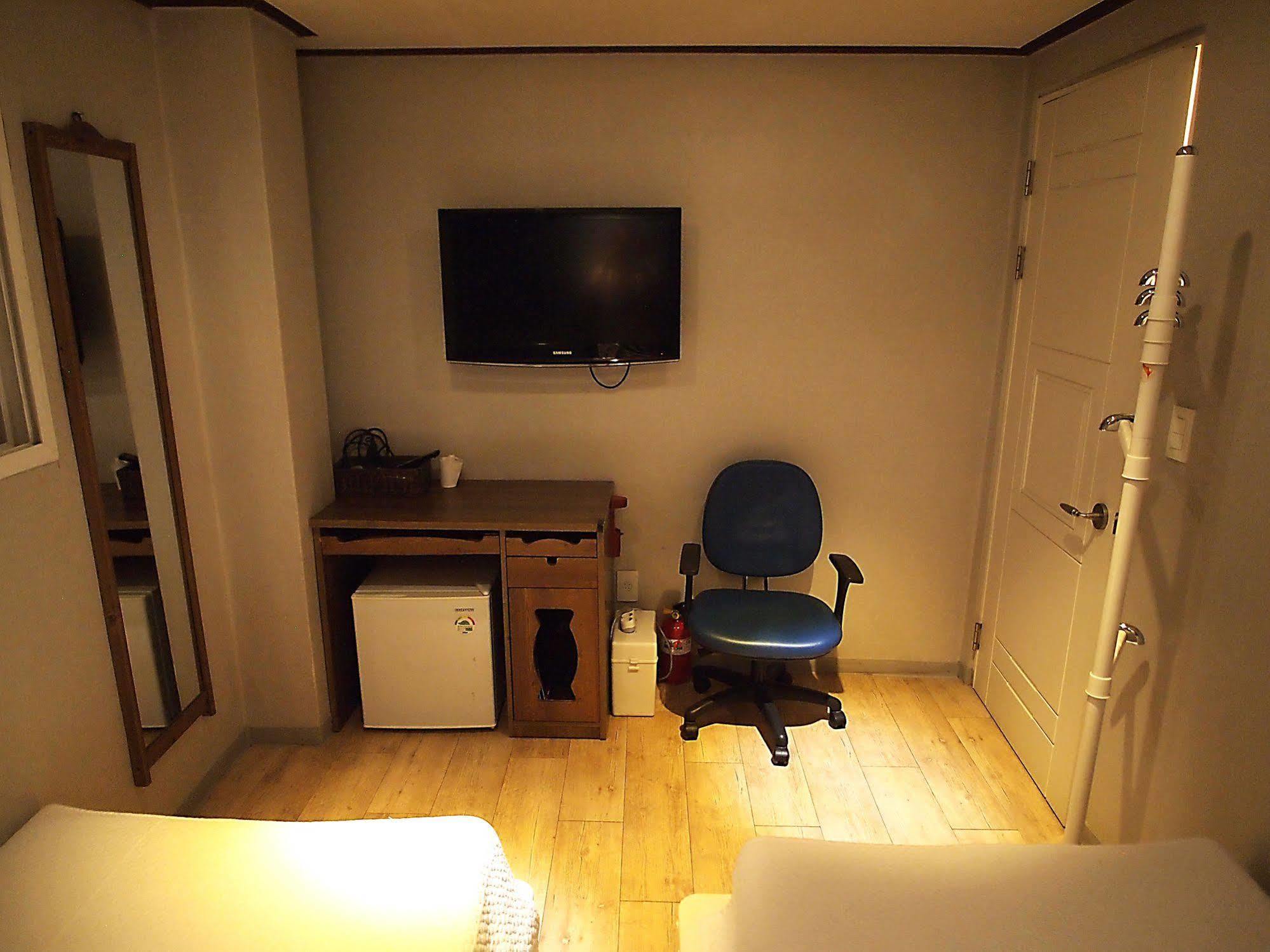 D.H Sinchon Guesthouse Seul Zewnętrze zdjęcie