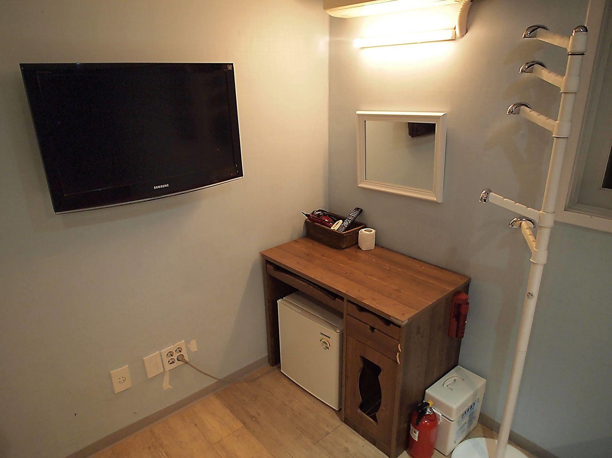 D.H Sinchon Guesthouse Seul Zewnętrze zdjęcie