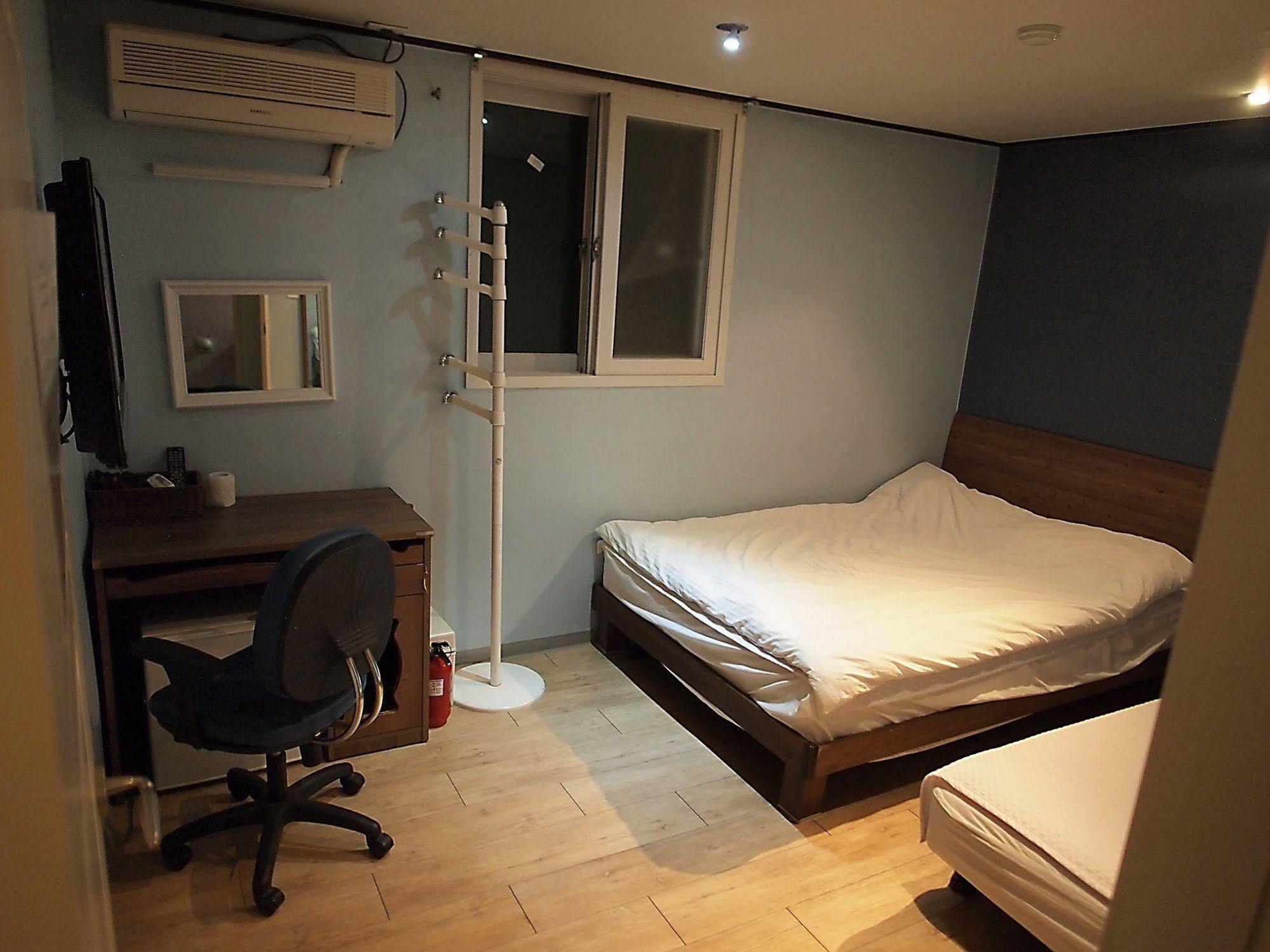 D.H Sinchon Guesthouse Seul Zewnętrze zdjęcie