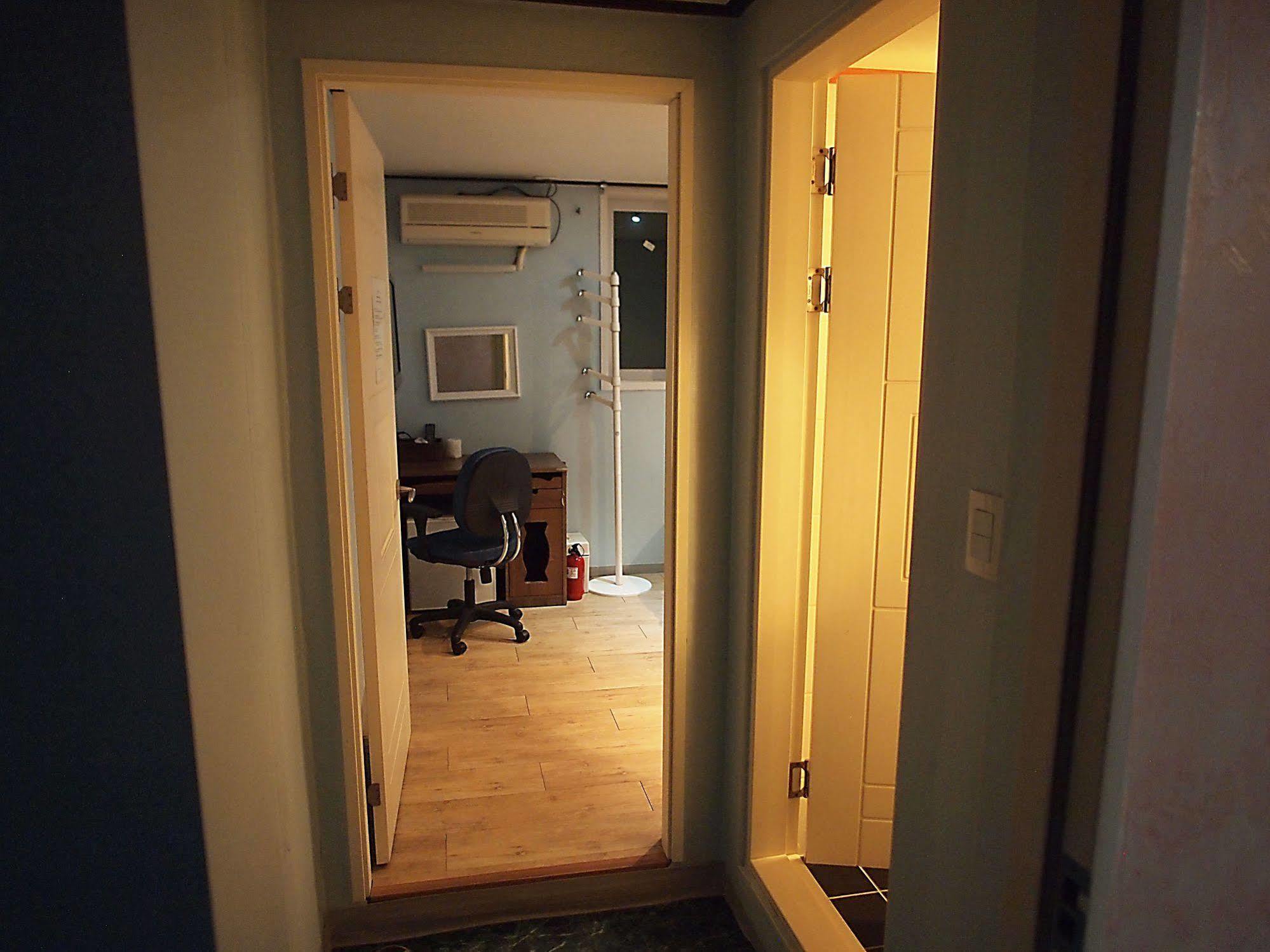 D.H Sinchon Guesthouse Seul Zewnętrze zdjęcie
